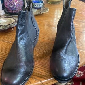 Women’s size 9 London Fly short black leather boots with wedge heel.